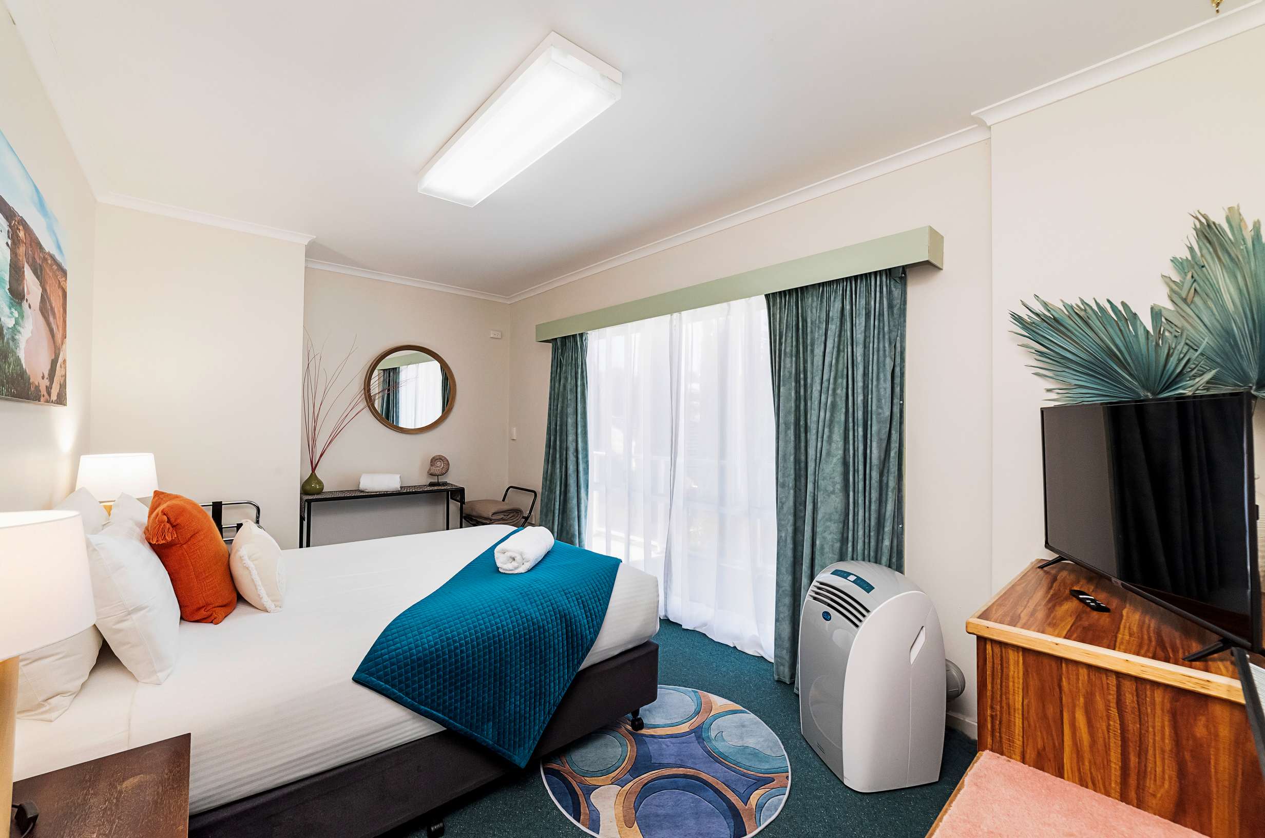 Spacious family apartment living area at City Heart Motel Warrnambool